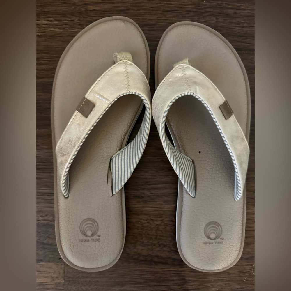 High Tide Flip Flops Women’s Size 9 Tan